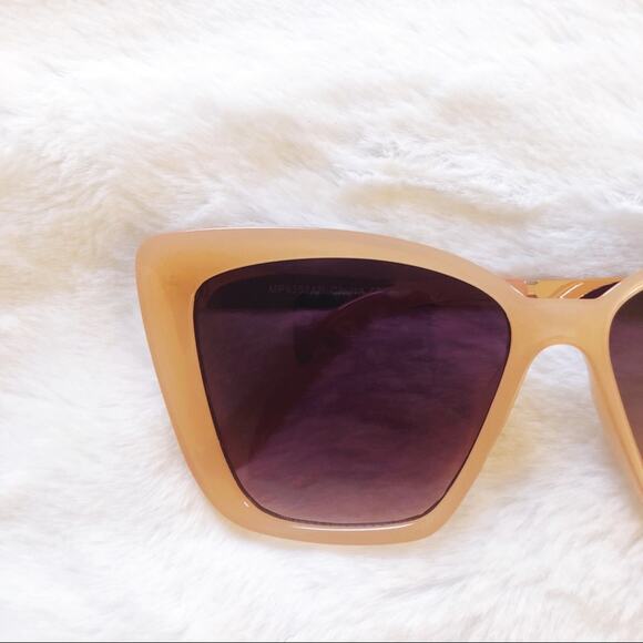 Hannah Clear Pink Oversized Cat Eye Sunglasses - Picture 3 of 10